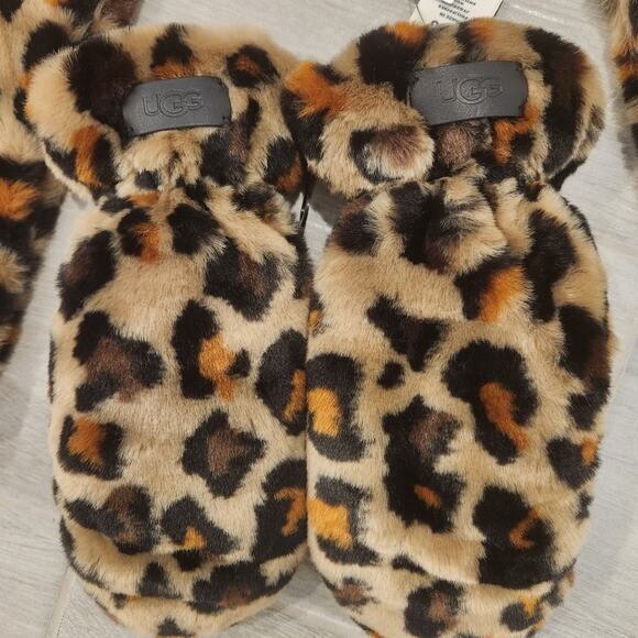 Ugg faux fur leopard print tech mittens size large/XL - Picture 1 of 3